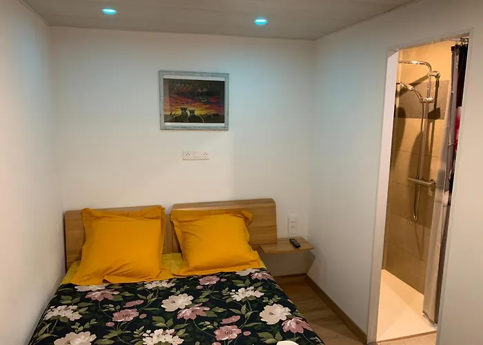 Charmante Petite Maison En Pierre, Avec Acces Autonome
