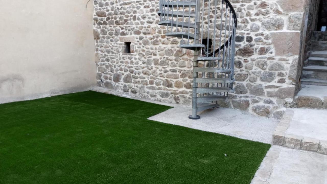 Charmante Petite Maison En Pierre, Avec Acces Autonome Holiday home