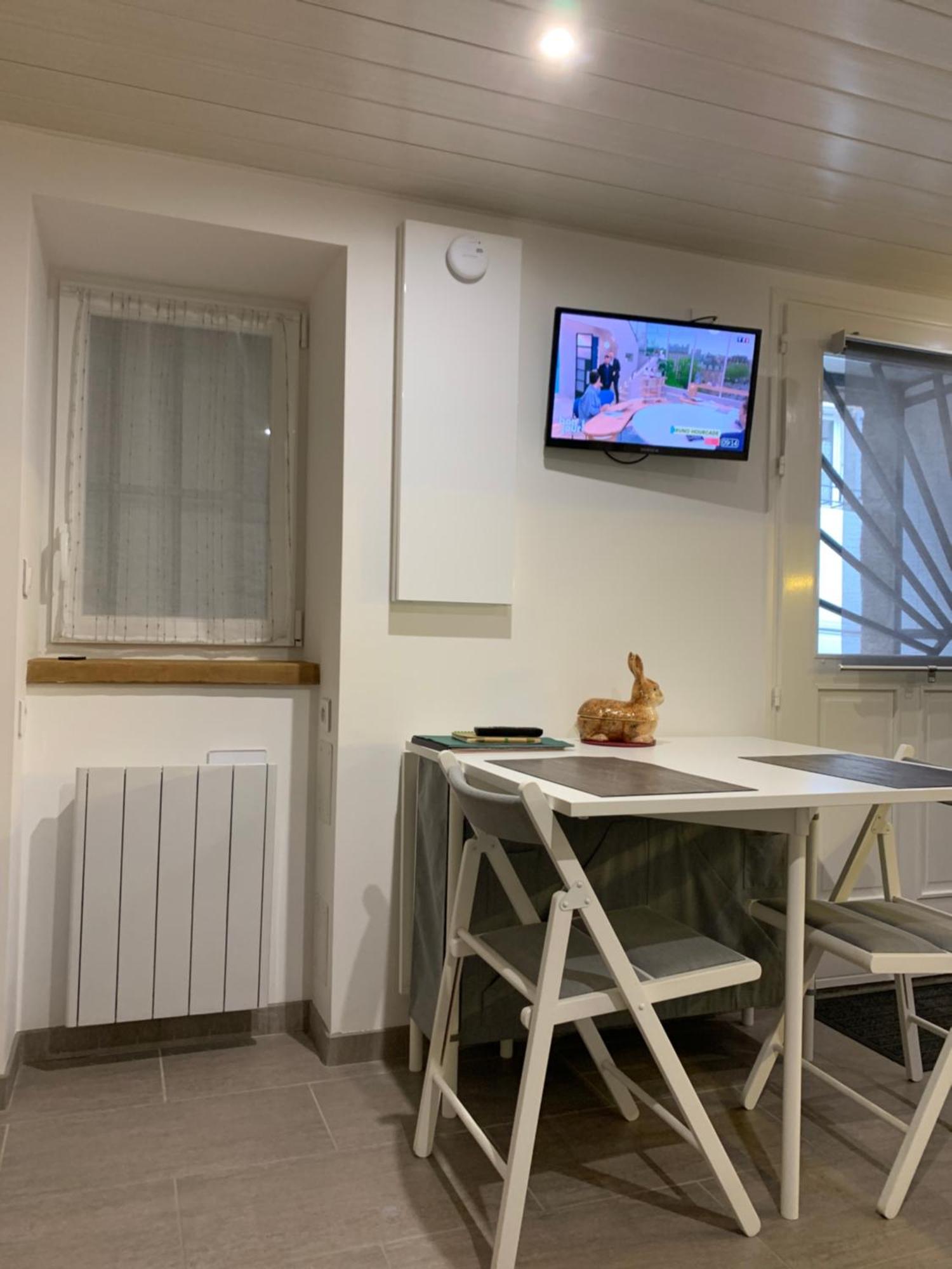 Charmante Petite Maison En Pierre, Avec Acces Autonome * Satillieu