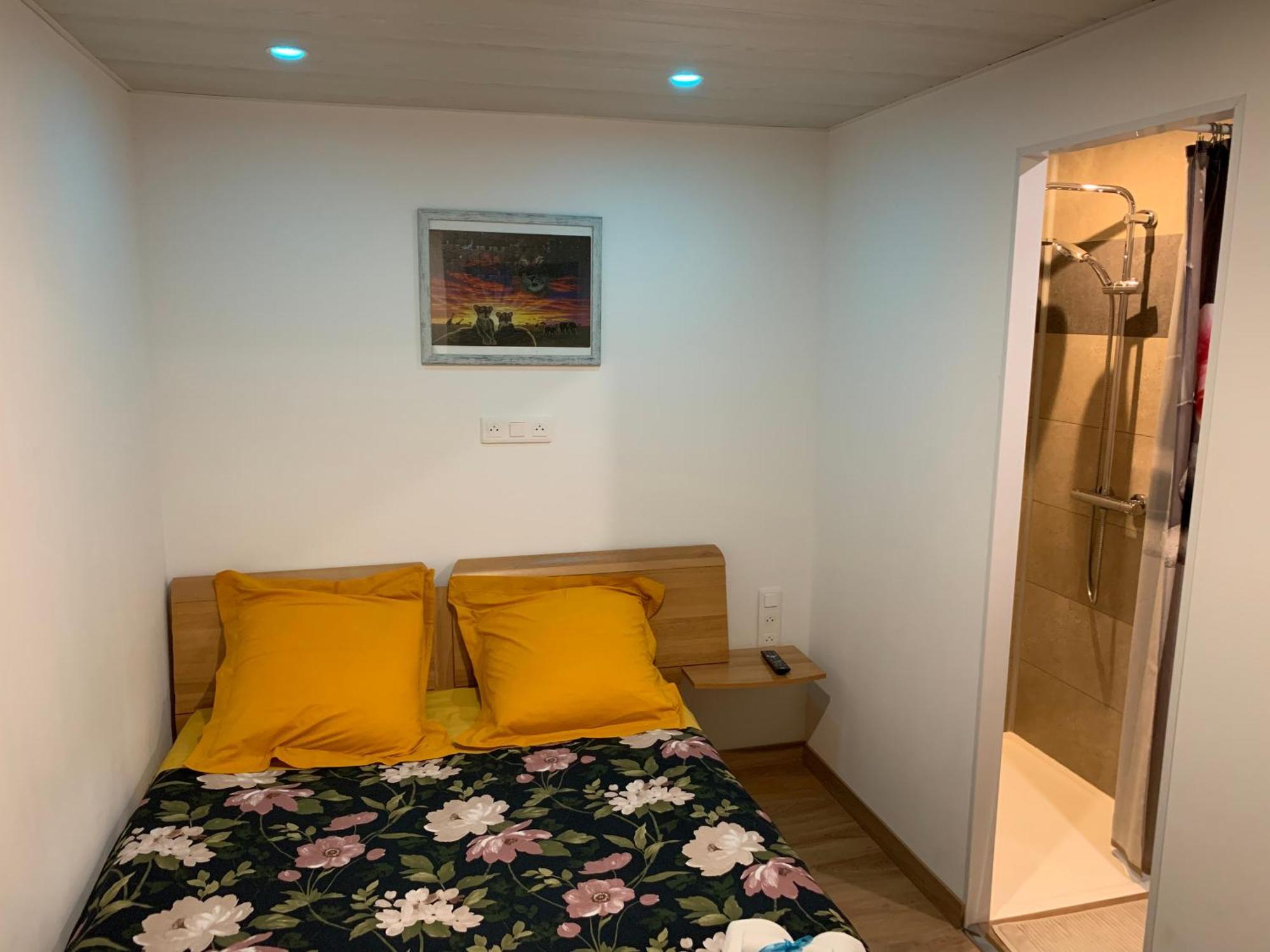 Charmante Petite Maison En Pierre, Avec Acces Autonome Holiday home