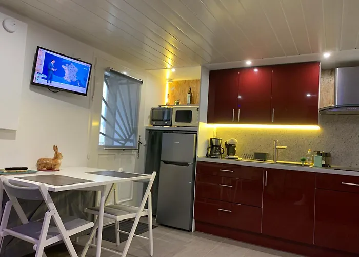 Charmante Petite Maison En Pierre, Avec Acces Autonome