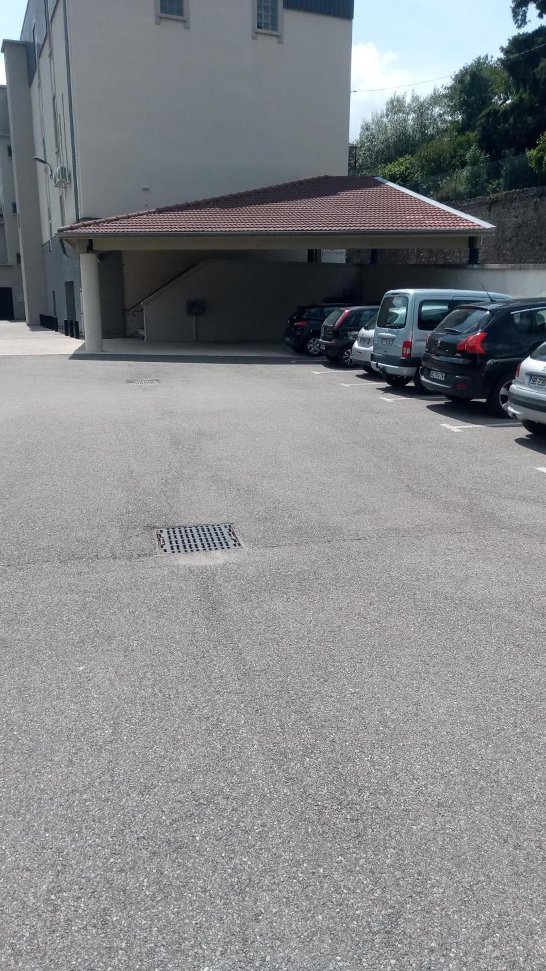 Charmante Petite Maison En Pierre, Avec Acces Autonome *