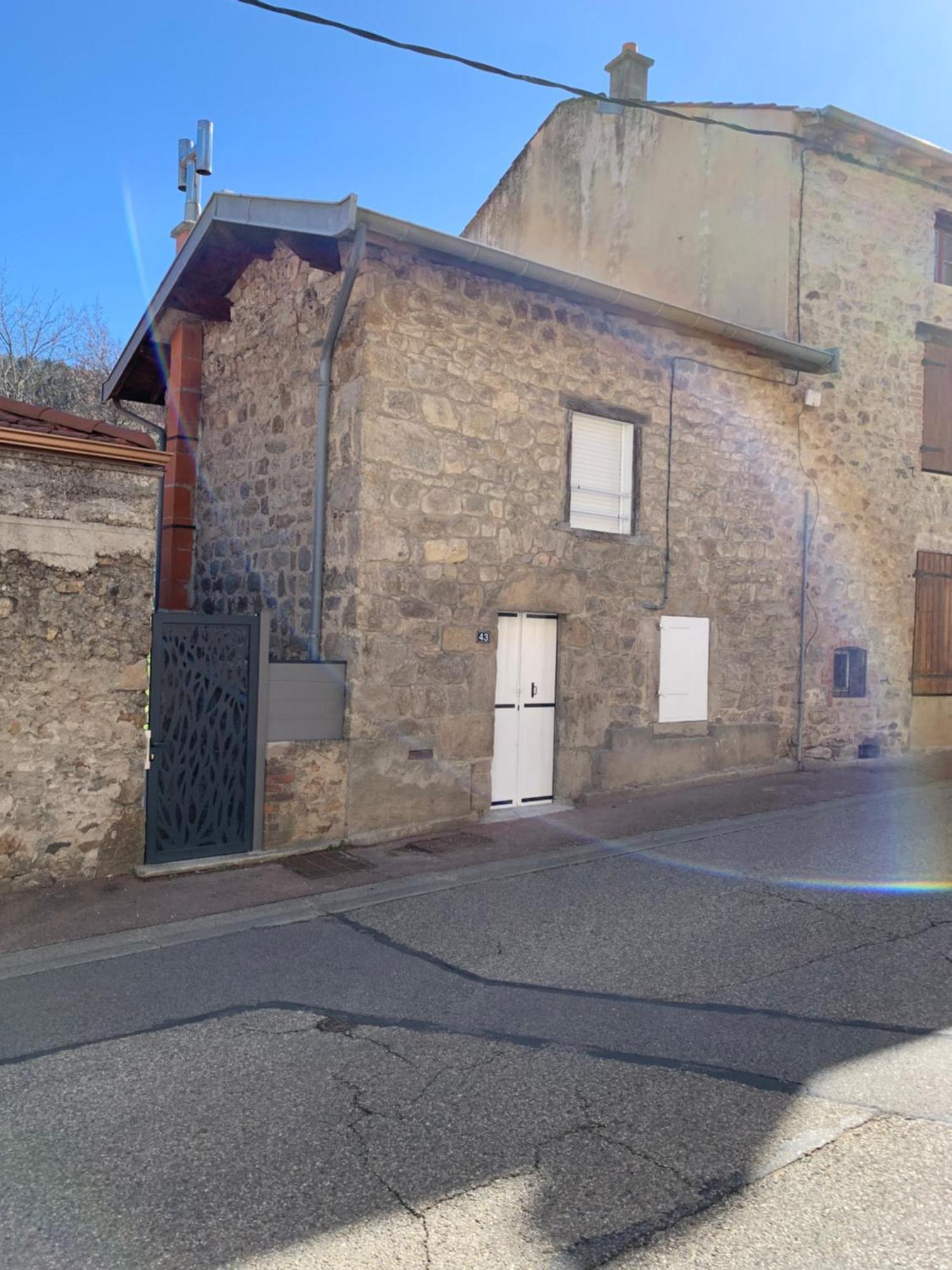 Charmante Petite Maison En Pierre, Avec Acces Autonome Vakantiehuis Satillieu